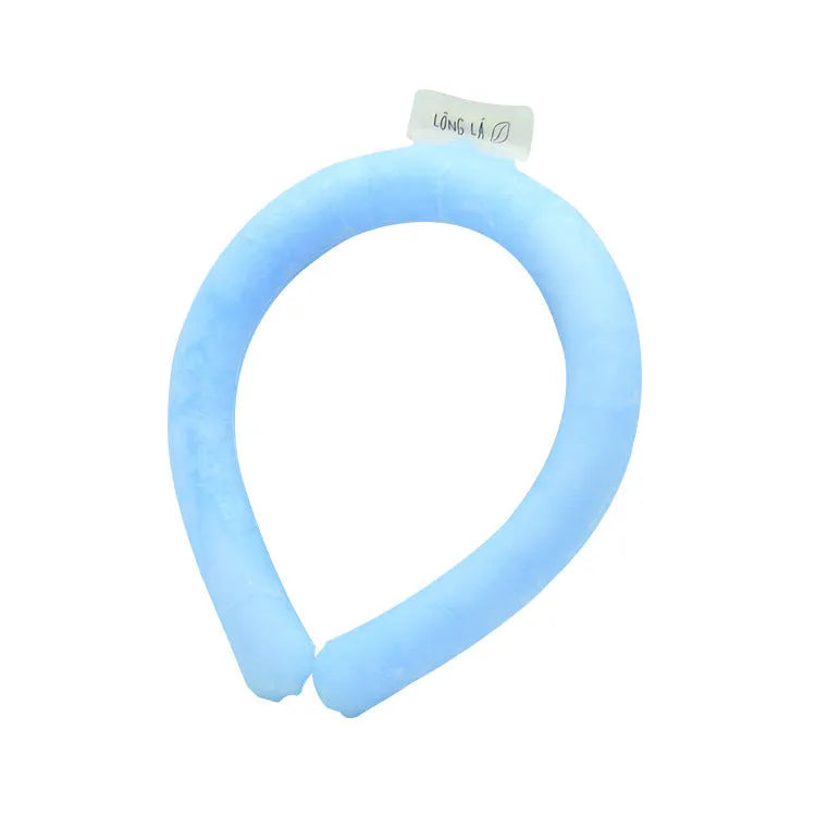 PVC cooling neck ice ring for outdoor sports in blue, showing neck-worn design for heatstroke prevention.