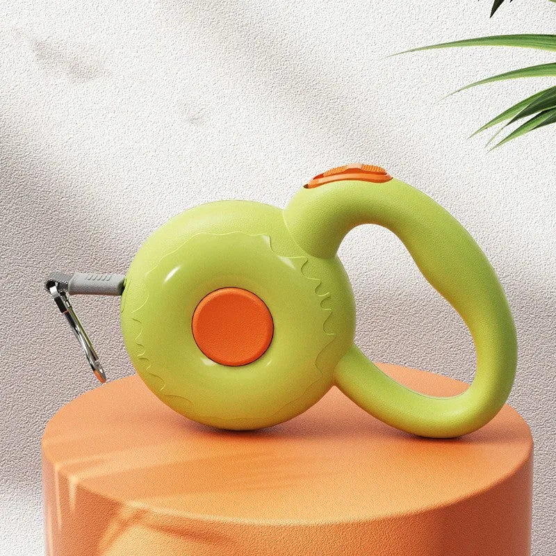 Retractable dog leash with reflective rope and ABS housing in green colour