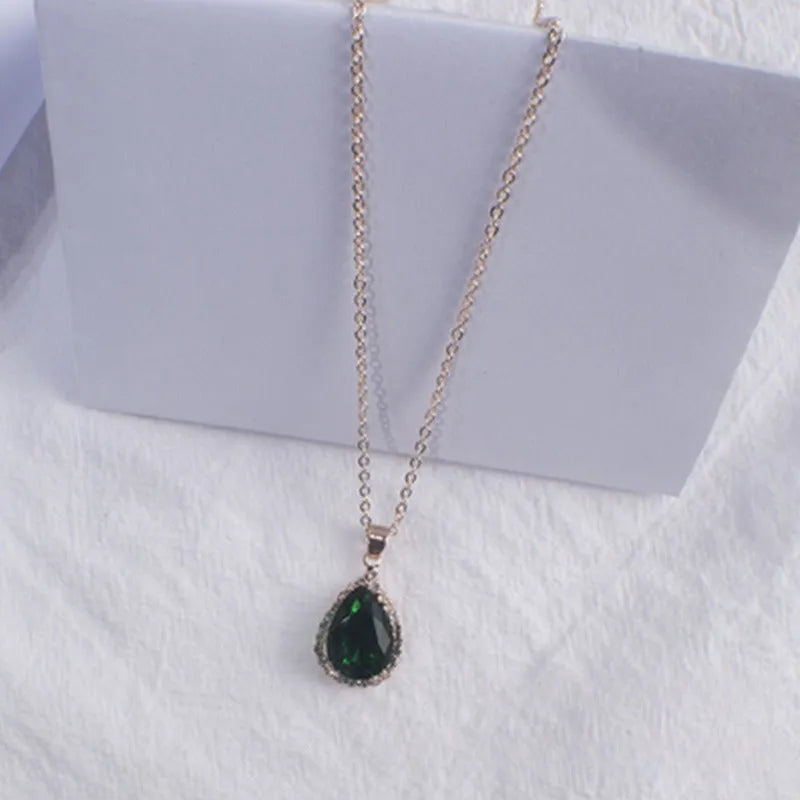 Women's drop-shaped pendant necklace with rhinestone geometric pattern in pink electroplated finish