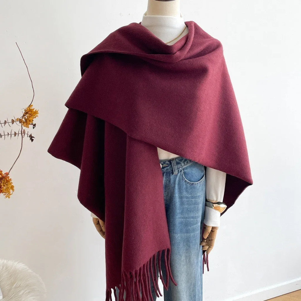 Women's longline jacquard imitation cashmere cloak in solid colour, 170x110cm, on a plain background