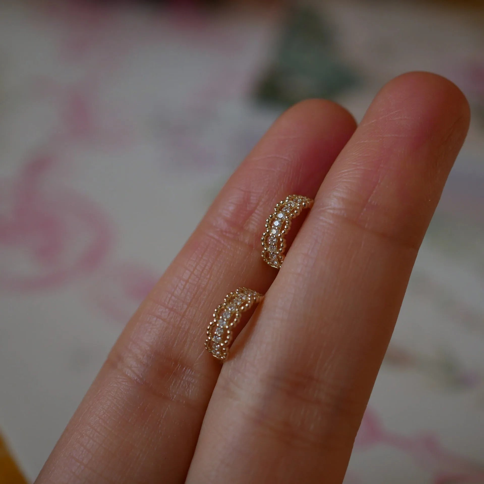 Small gold lace pattern ear clip earrings in 925 silver with electroplated finish