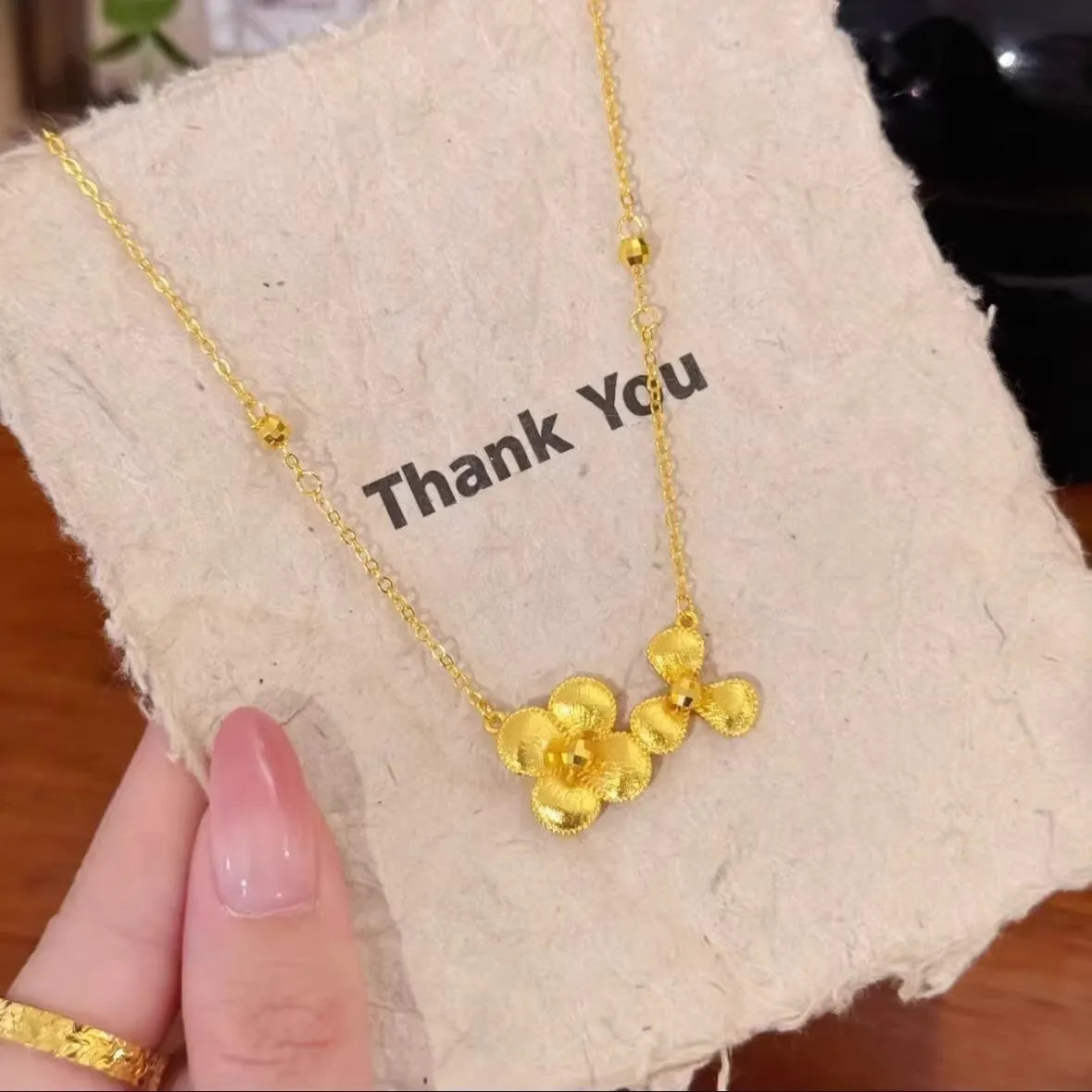Bright flower necklace for women with brass gold plated clavicle chain, 41-50cm perimeter, electroplated finish
