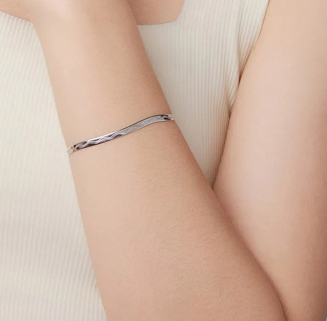 S925 sterling silver bracelet with electroplated finish, unisex personality style, colour SCB303