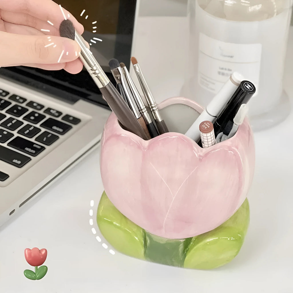 Ceramic floral pattern storage box for pens measuring 11.8x5.8x10cm