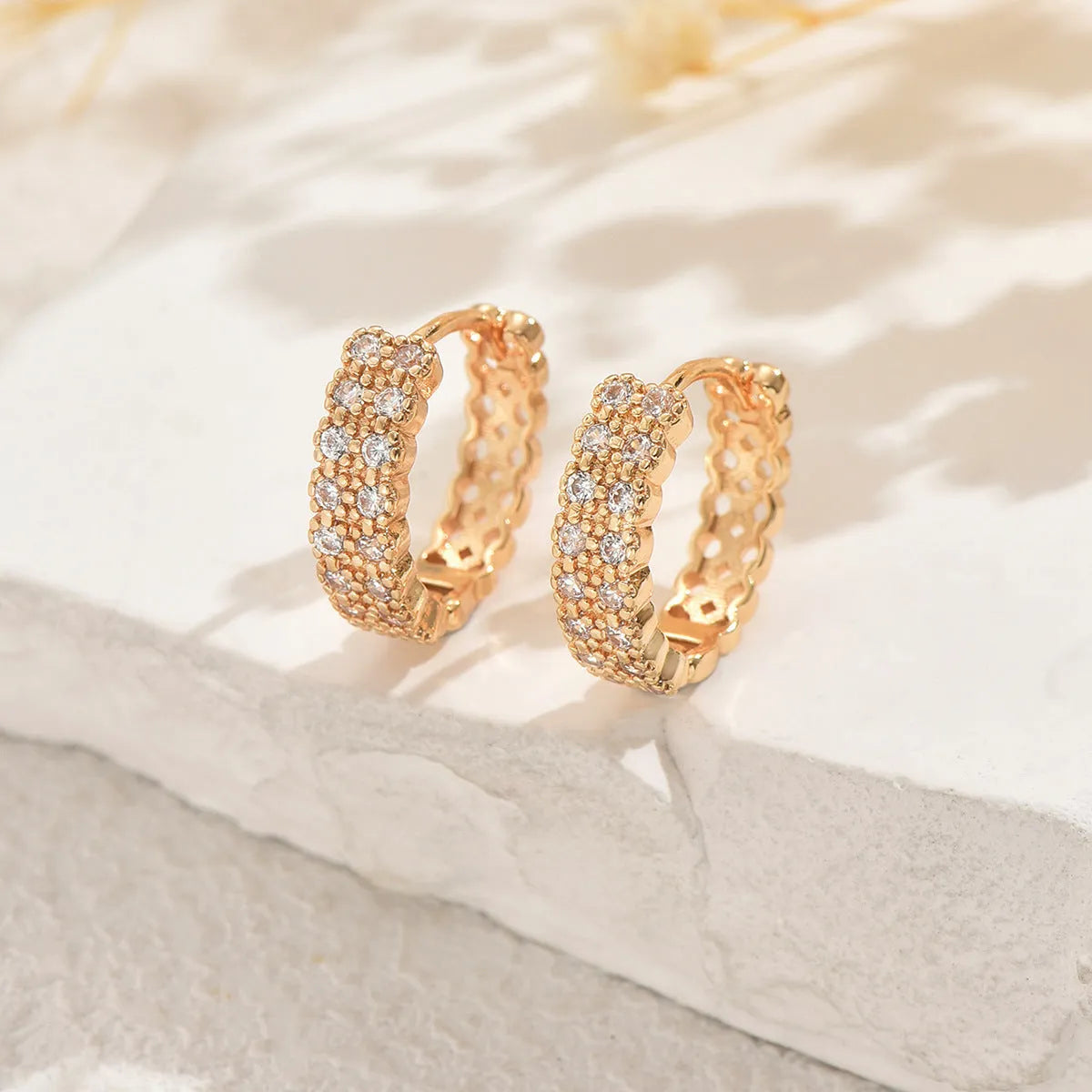 Geometry pattern copper ear studs with circular dot ring design in DE20288 colour