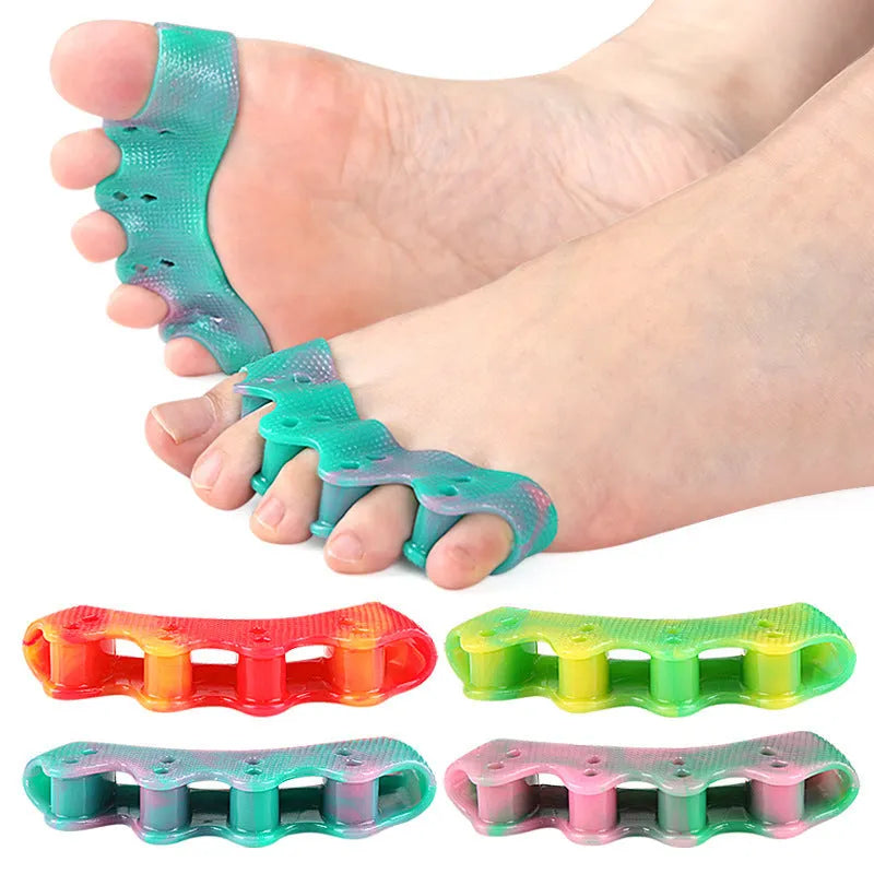 Five-hole toe separator in gradient colour made from soft SEBS material for valgus correction