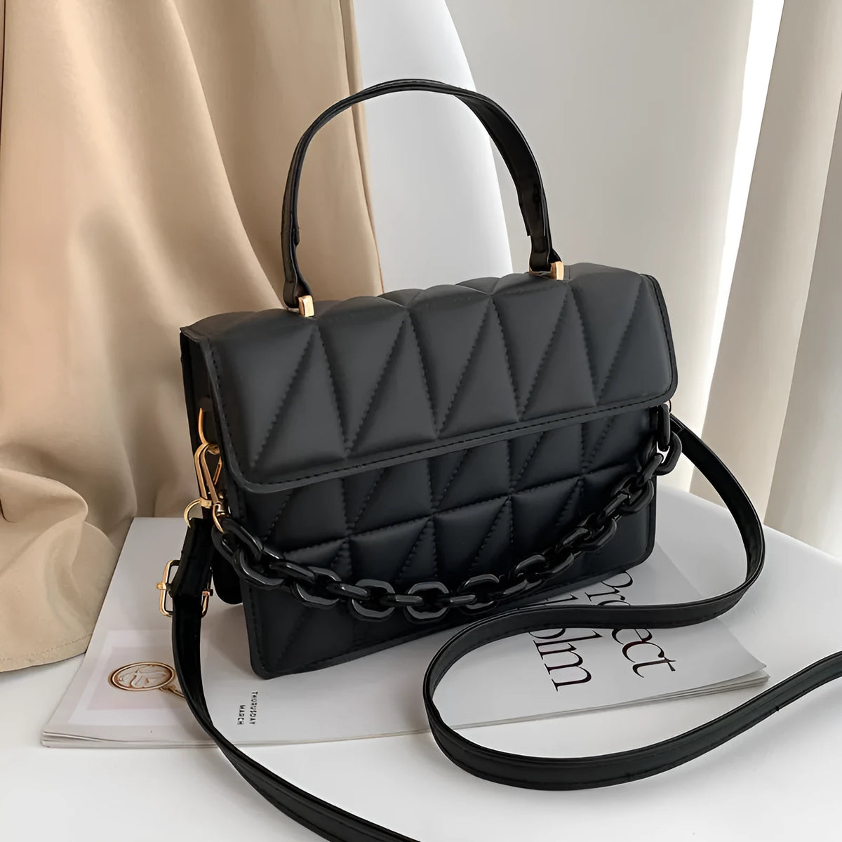 Casual PU shoulder messenger bag in black, square shape with single strap, 21x15x7cm