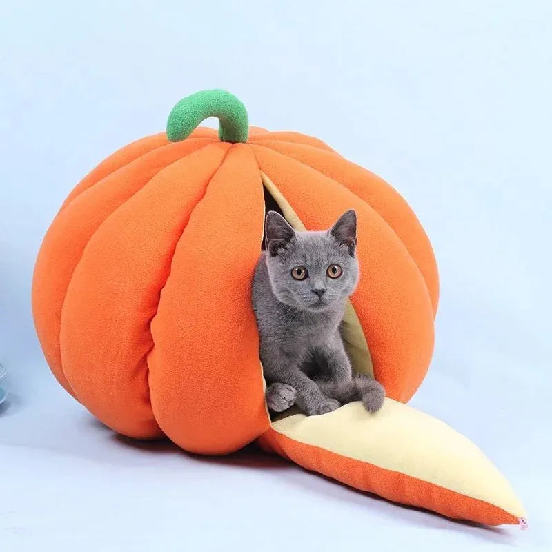 Semi-enclosed pet pumpkin nest in orange PP cotton coralline fabric for cats and small dogs