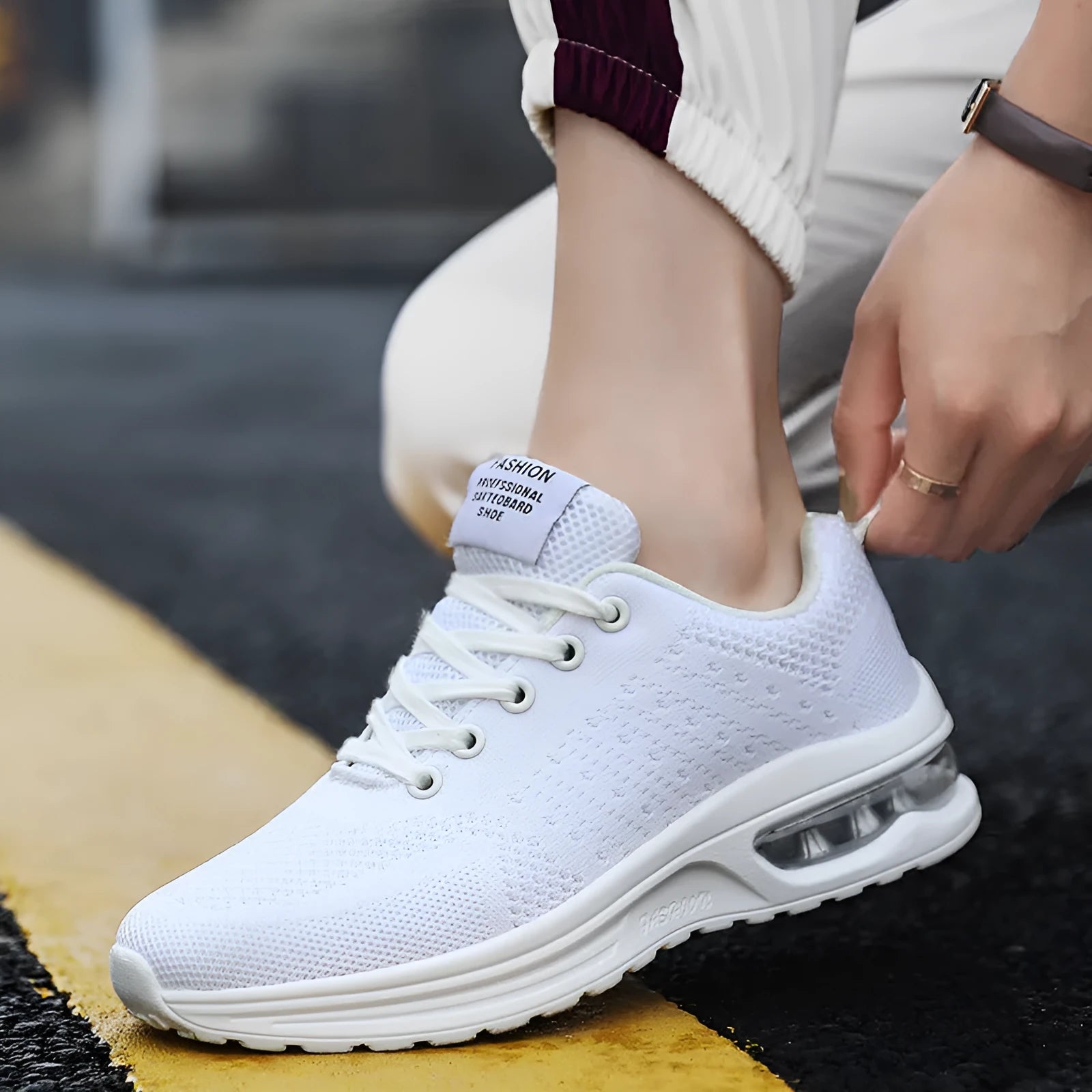 Casual Flyknit running shoes with mesh upper in multiple colours on a PU sole