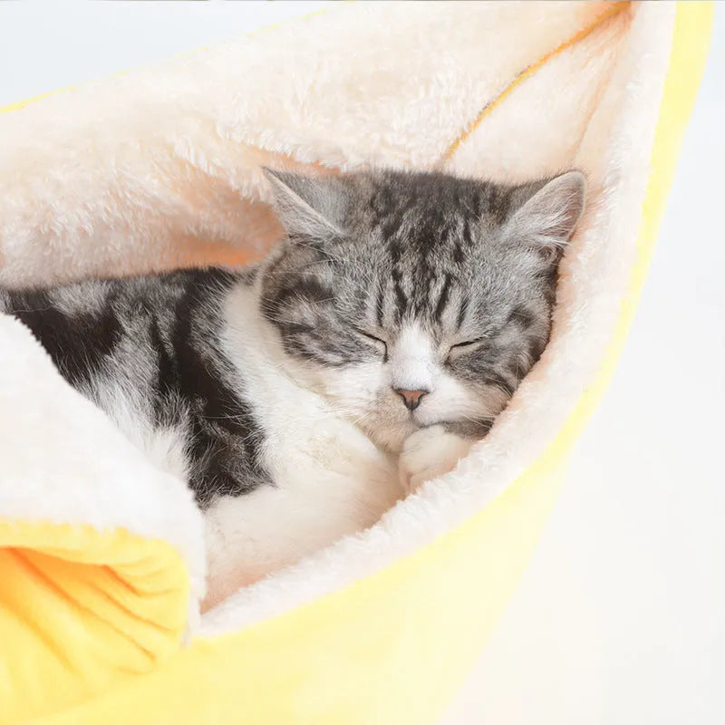 Round long hair cat's nest with removable cover in green, size L, on floor