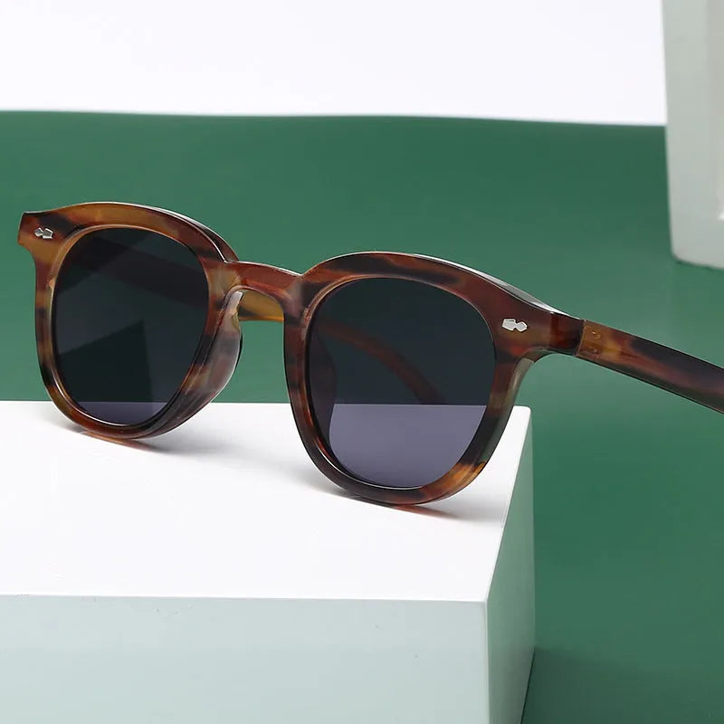 Beige retro round sunglasses with PC lens and metal hinge construction in multiple colour options