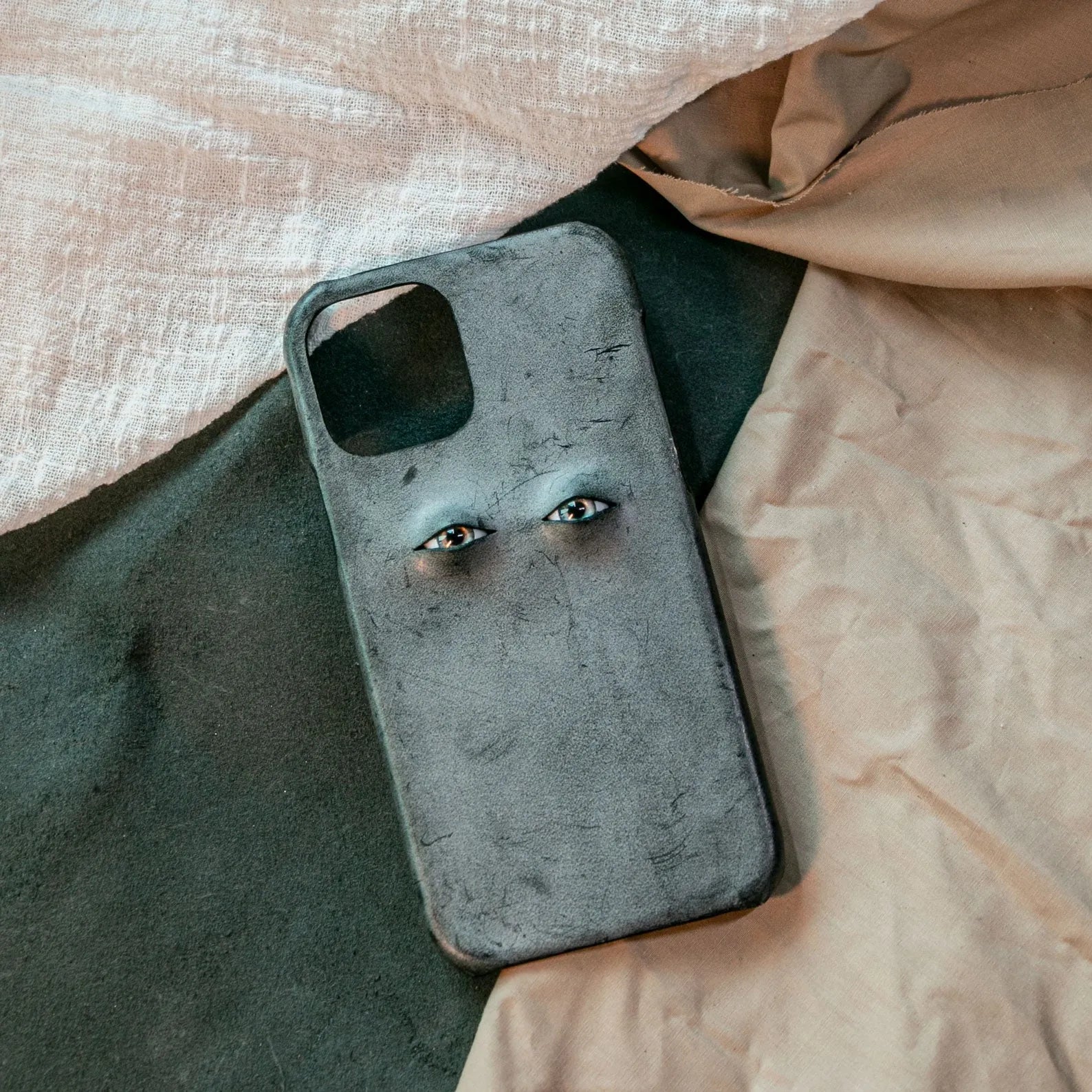 Vintage distressed cowhide leather phone case for iPhone with single eye style protective cover