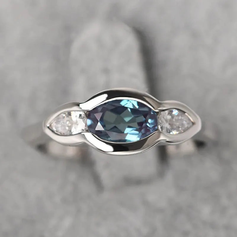 Geometric ellipse ring with zircon in white gold finish for women, size No 8