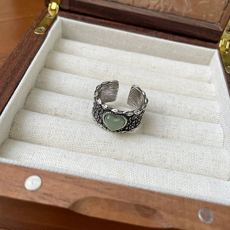 Retro heart-shaped adjustable ring in white copper plated silver with love-themed elements