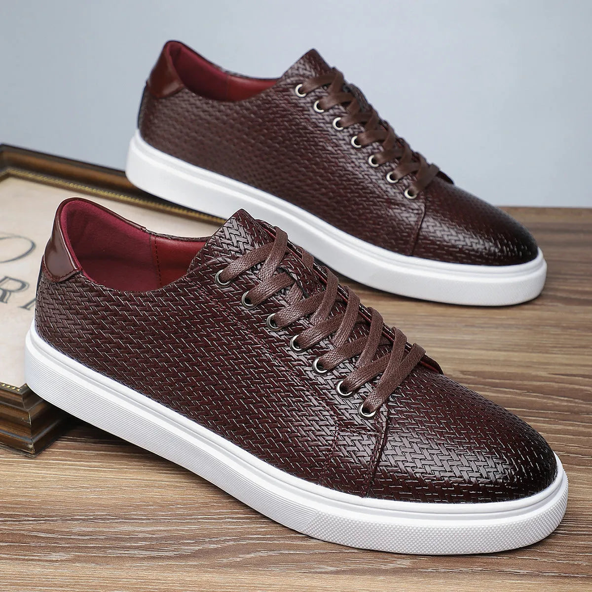 Men's black low-top leather business shoes with stitched detailing and a rubber sole.