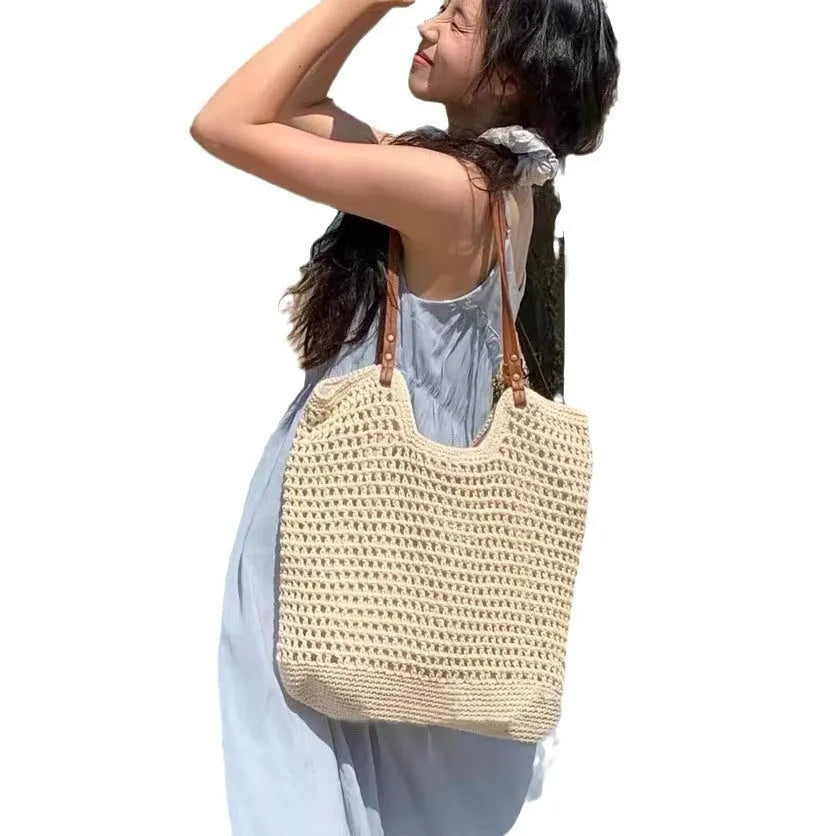 Woven beige shoulder bag in cotton and linen with magnetic snap closure showing textured fabric detail