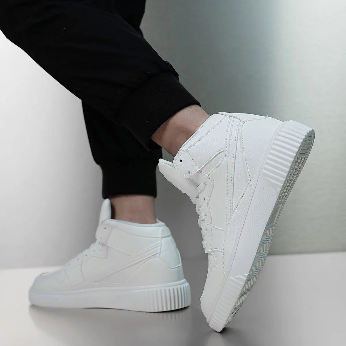 White men's casual shoes with round toe and microfiber upper for autumn and winter.