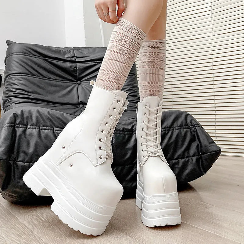 Height-increasing martin boots with thick platform sole, block heel, front lacing, round toe, black colour