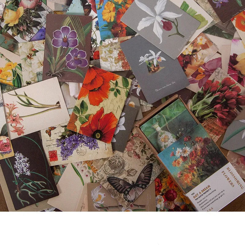 Pack of 100 small double-sided retro paper notes in various vintage colours on a wooden surface.