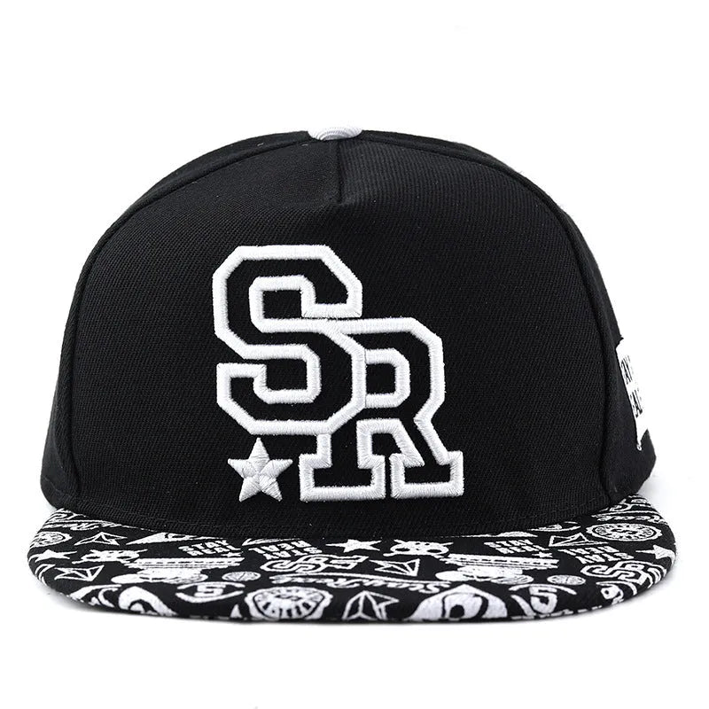 Adjustable cotton baseball cap with dome crown and letter embroidery in black or white colour