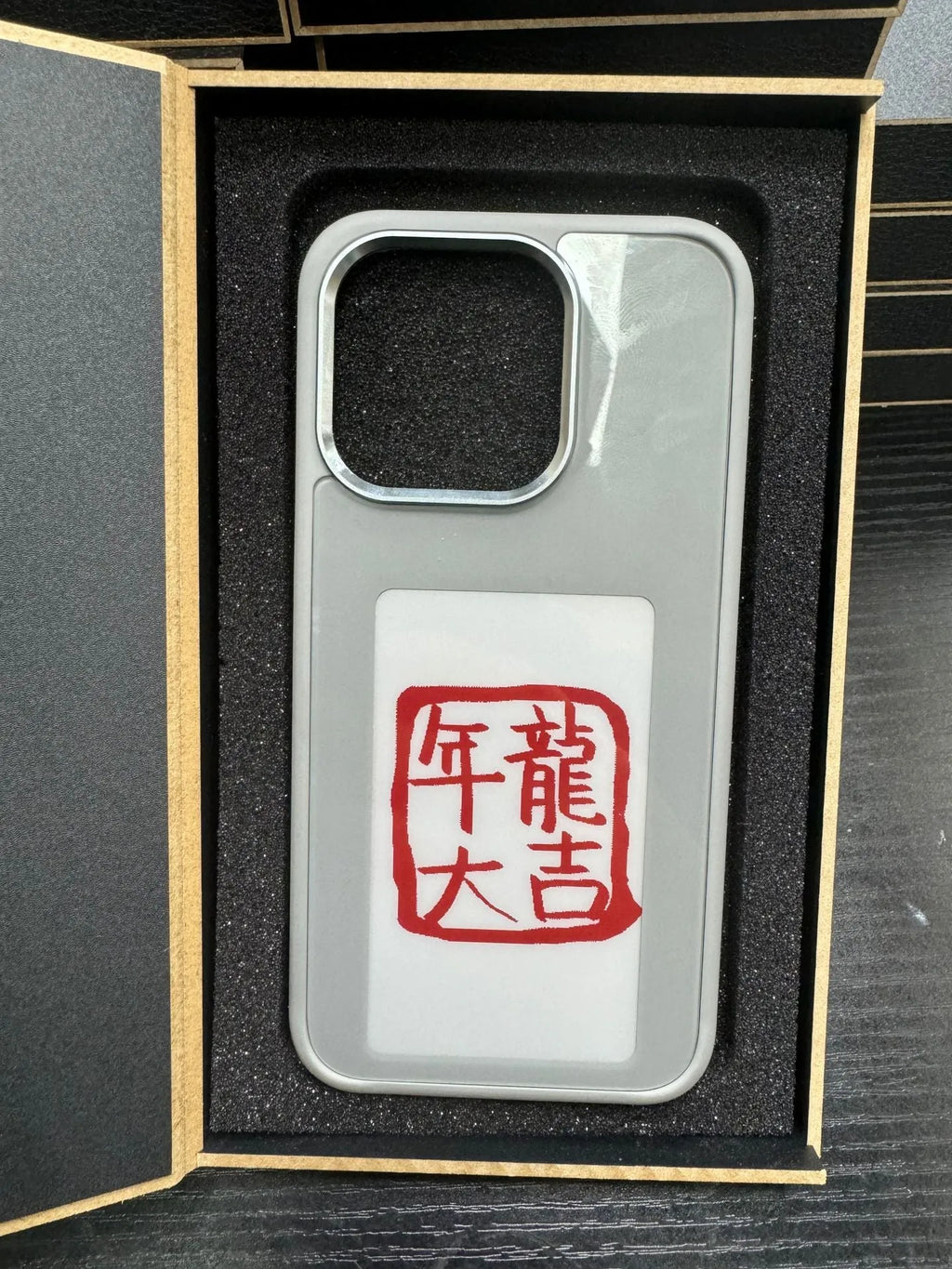 E-ink phone case for Apple iPhone with NFC screen projection displayed in black TPU, showing a custom image on the e-ink screen