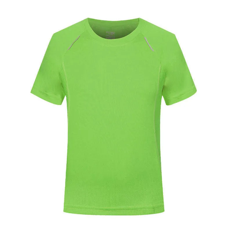Slim fit quick-drying T-shirt in polyester viscose blend fabric with round neck and short sleeves