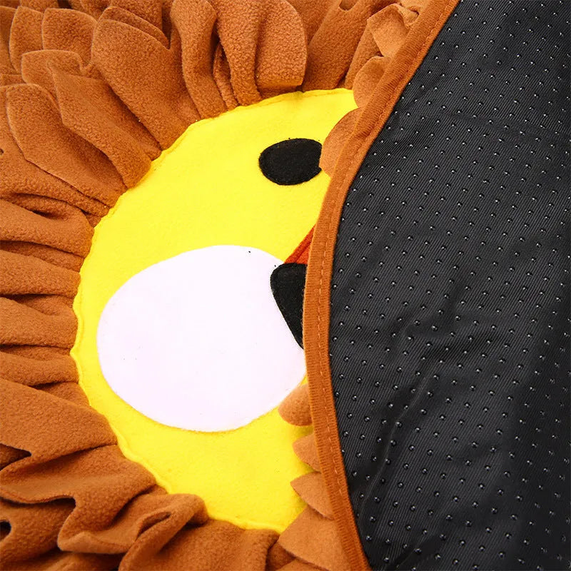 Brown lion-themed sniffing pad with textured Yizhiwen design for dogs and cats
