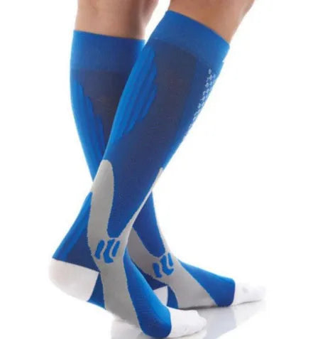 Graduated compression socks for men and women in athletic fit with circulatory support
