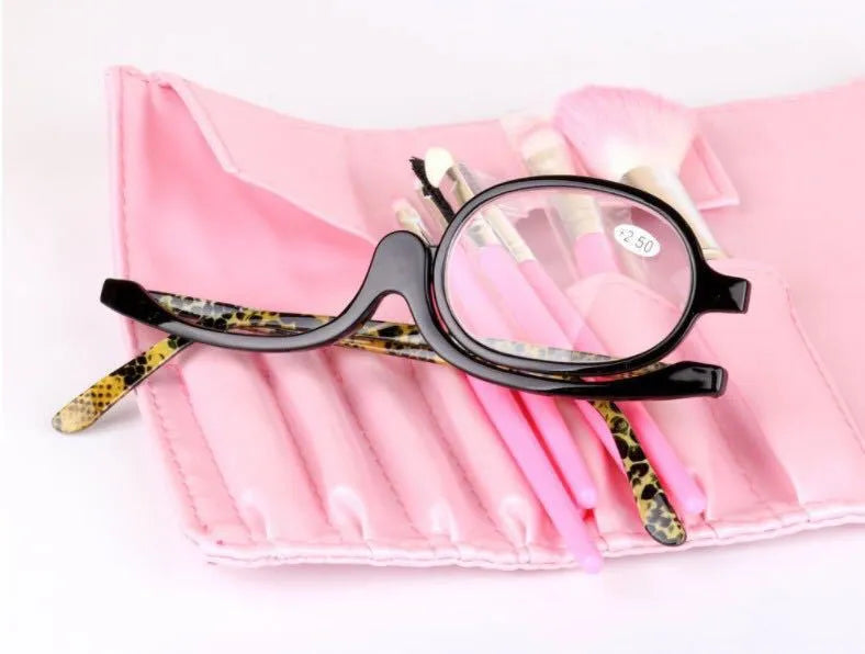 Women's presbyopic glasses with black frame and leopard print temples for reading