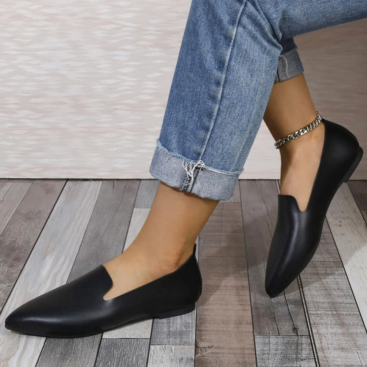 Women's low-heel flat bottom pumps in solid colour, pointed toe, available in white and black sizes 36-45