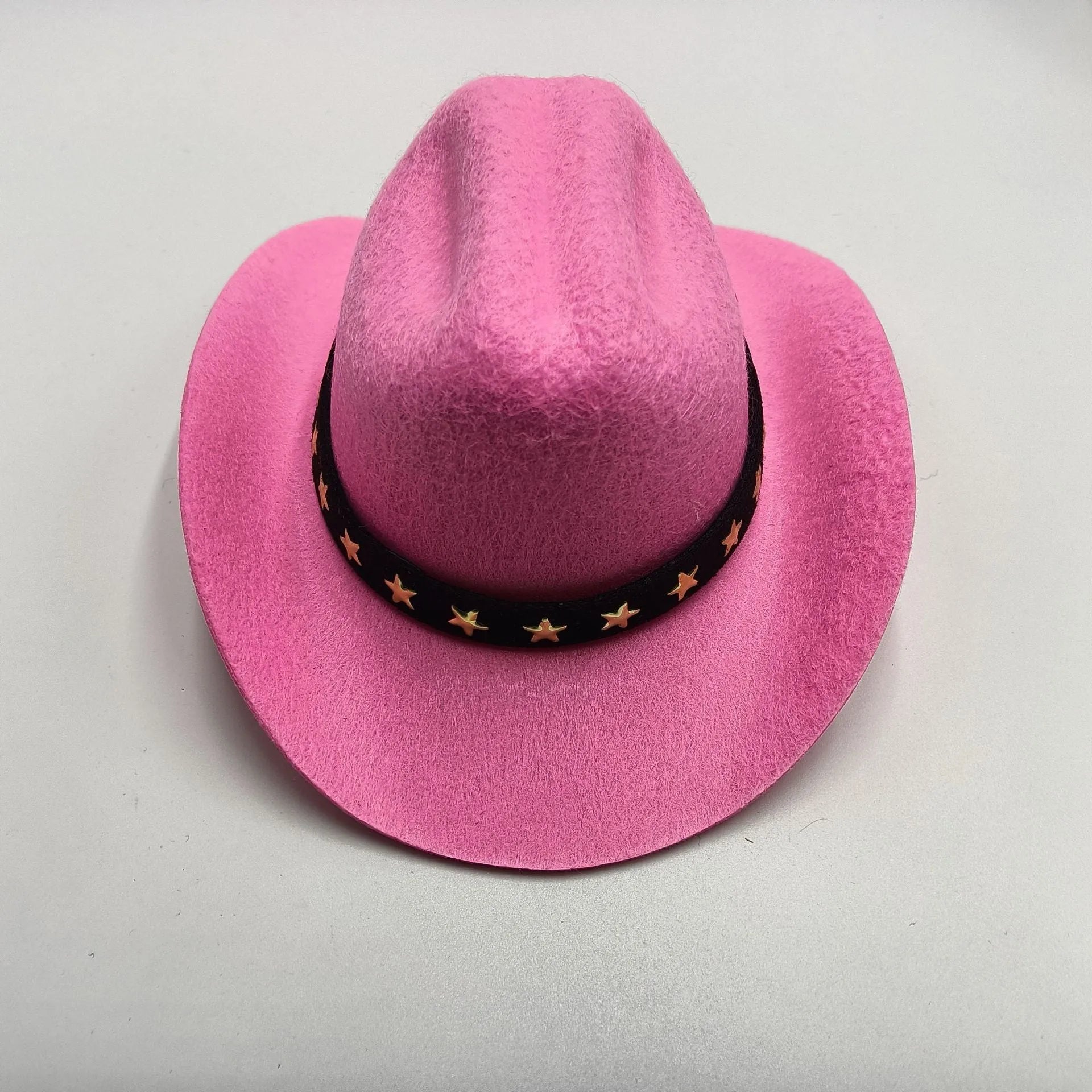 Wool felt pet hat in beige with conical shape, available in S and M sizes