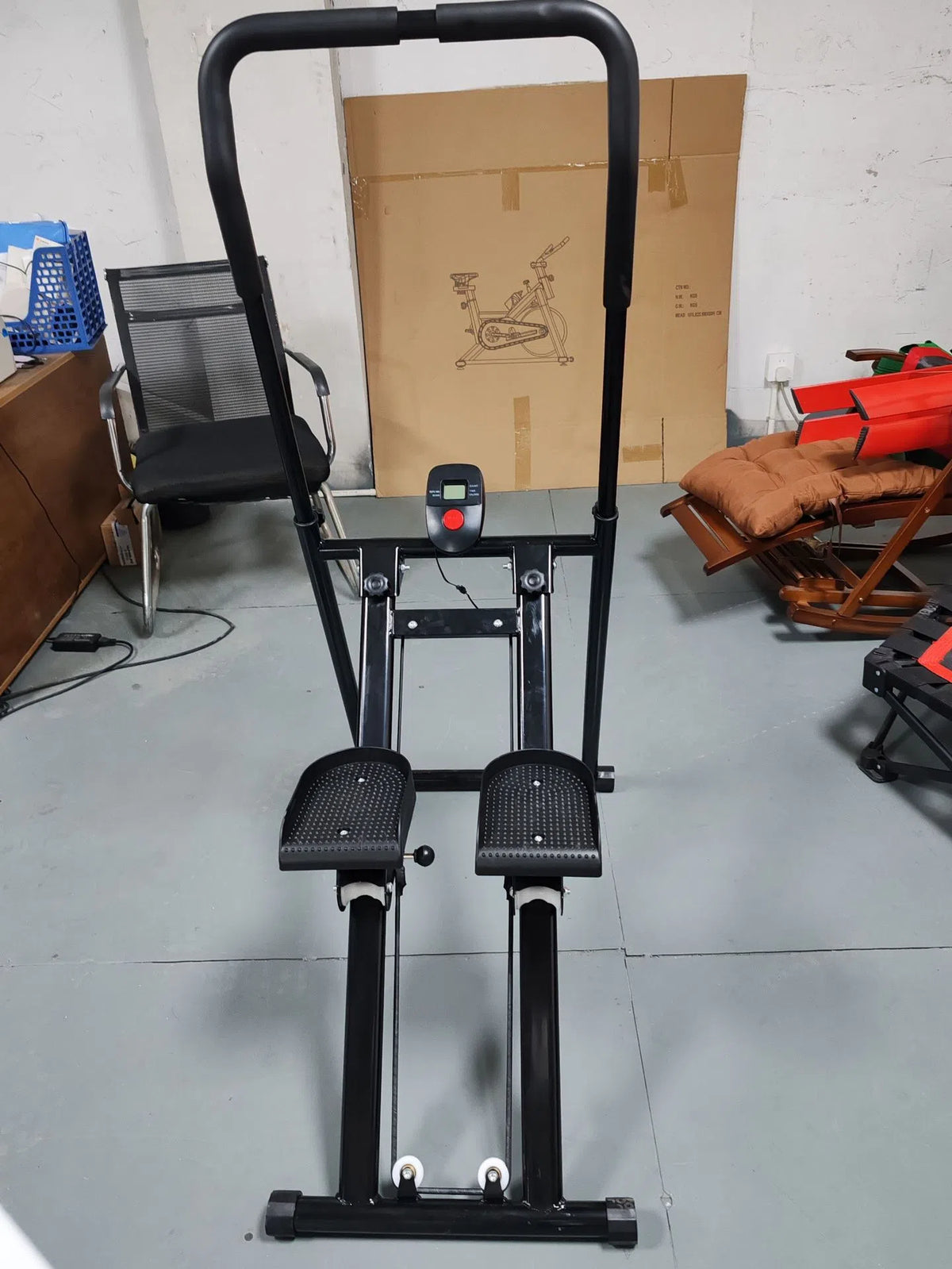 Multifunctional stair climber with steel frame for home use, available in black finish