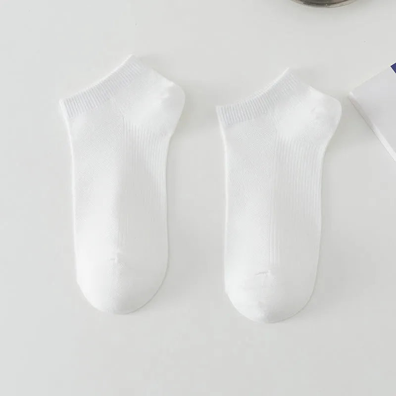 Men's low-cut solid colour polyester boat socks shown in multiple colour options