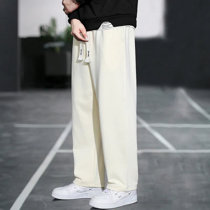 Casual grey men's sports trousers with multiple pockets and a high-waist design.