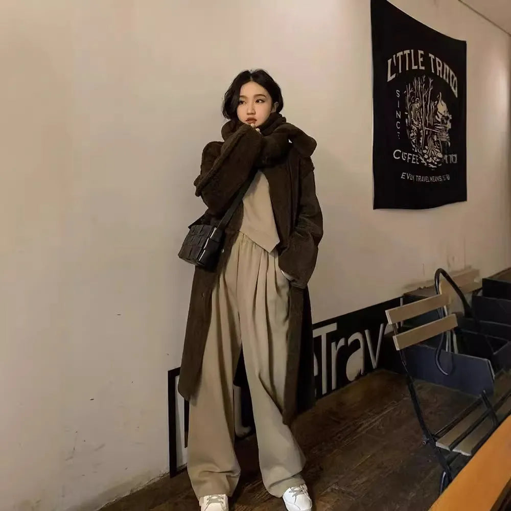 Women's loose-fit casual sports suit two-piece set in a solid colour, shown in khaki.