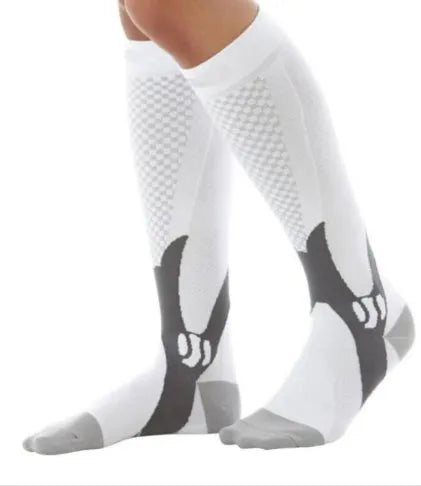 Graduated compression socks for men and women in athletic fit with circulatory support