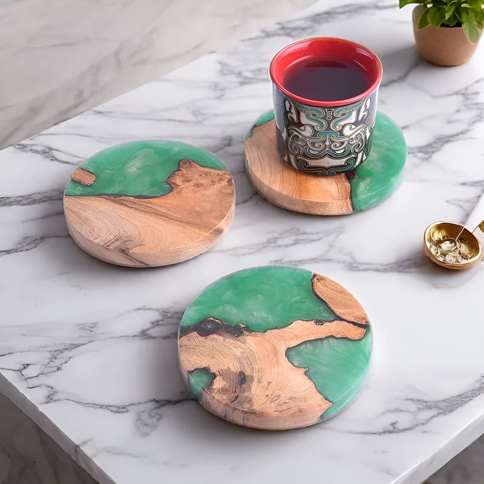 Wooden coaster with heat insulation resin in round tumour green colour on a table.
