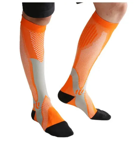 Graduated compression socks for men and women in athletic fit with circulatory support