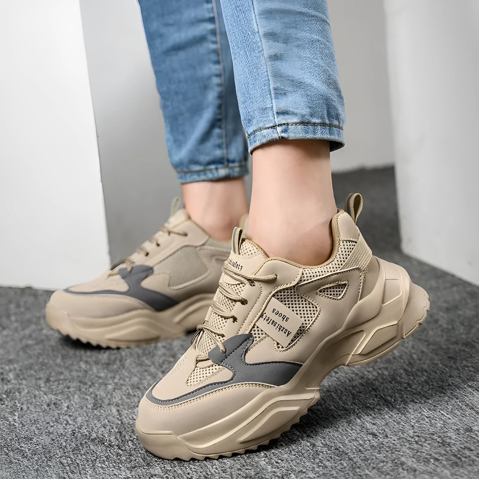 Women's anti smashing lightweight labour protection shoes in khaki with plastic toe cap and EVA sole