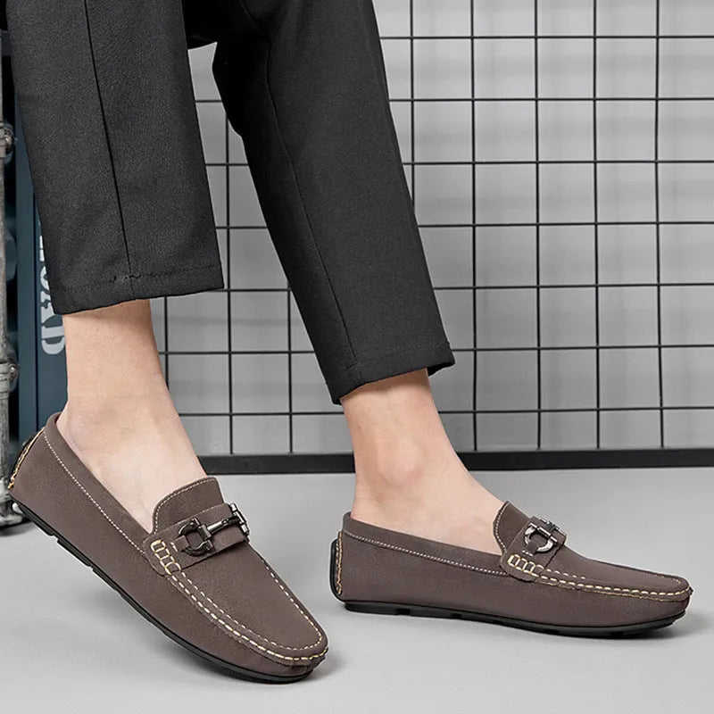 Men's beige lace-up casual shoes with a round toe and rubber sole, made from cowhide leather.