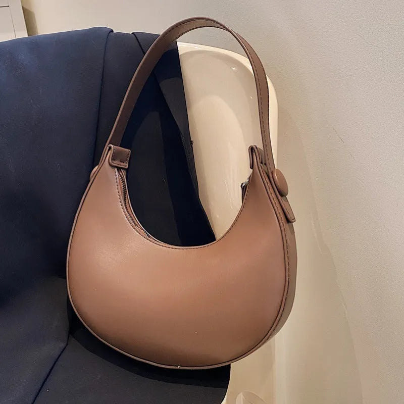 Retro women's dumpling-shaped shoulder bag in PU material with zippered compartment