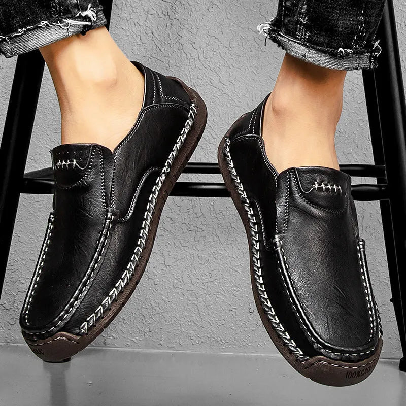 Men's leather casual shoes in black with round toe, shallow opening, and rubber sole