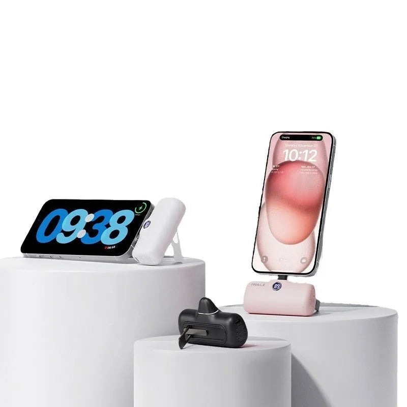 Capsule Power Bank 20W PD fast charging in black with built-in bracket