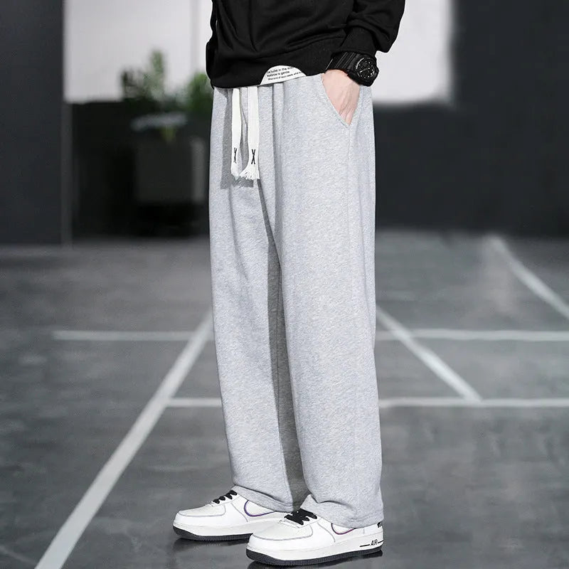 Casual grey men's sports trousers with multiple pockets and a high-waist design.