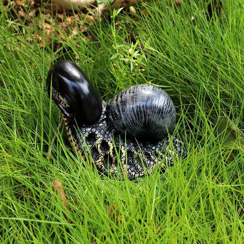 Modern solid resin snail sculpture ornament for garden or home decoration