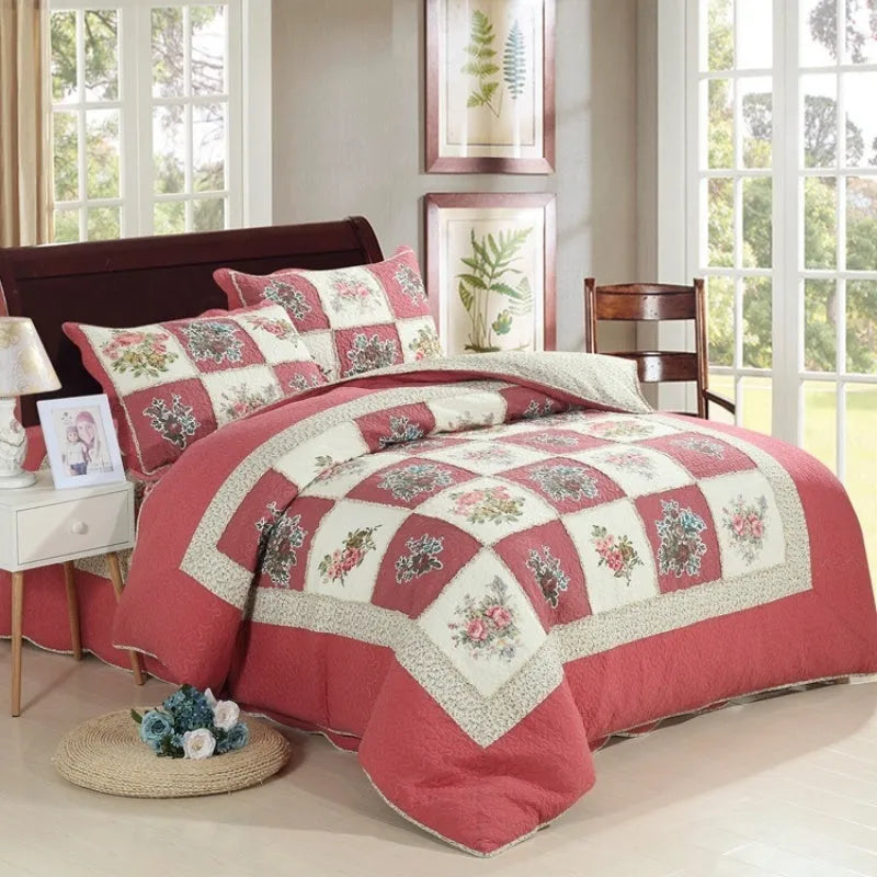 Pure cotton quilted bedspread three-piece set in a colour pattern with two pillowcases.