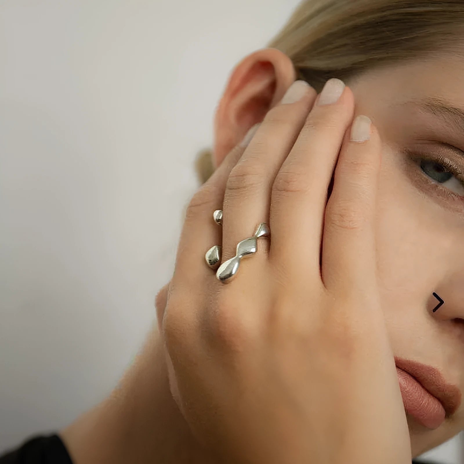 Brass women's fashion ring with spherical design in gold or silver colour