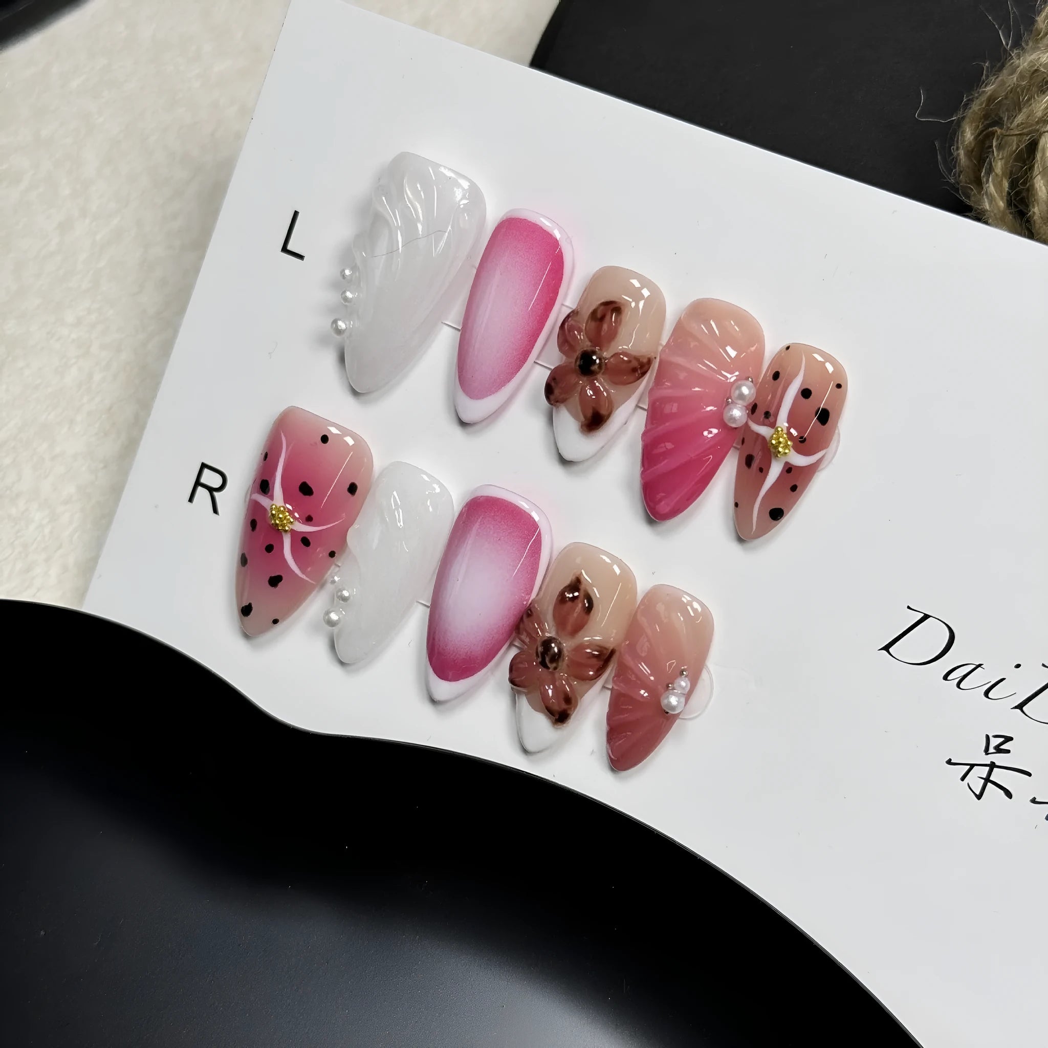 Almond-shaped nail art patch with embossed candy pattern, shown in sizes XS, S, M, L.