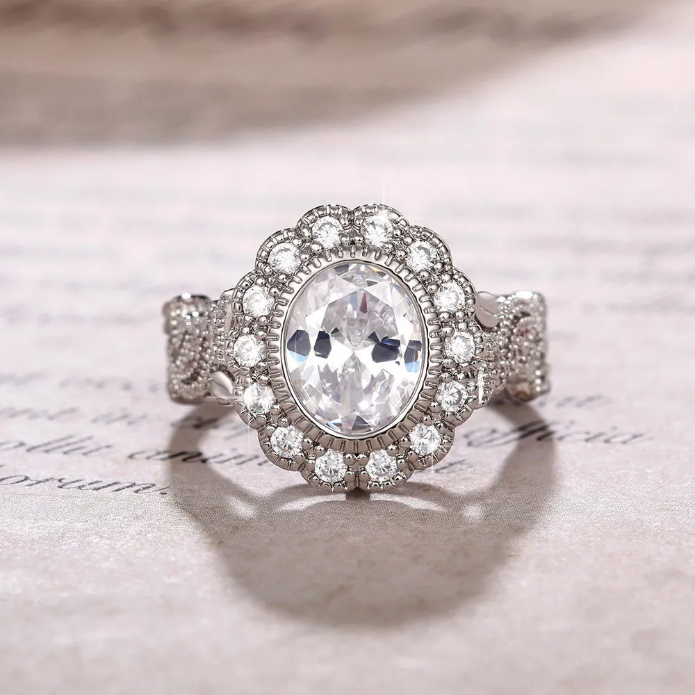 Women's geometric ring with round zircon and full diamond copper plating in white gold colour.