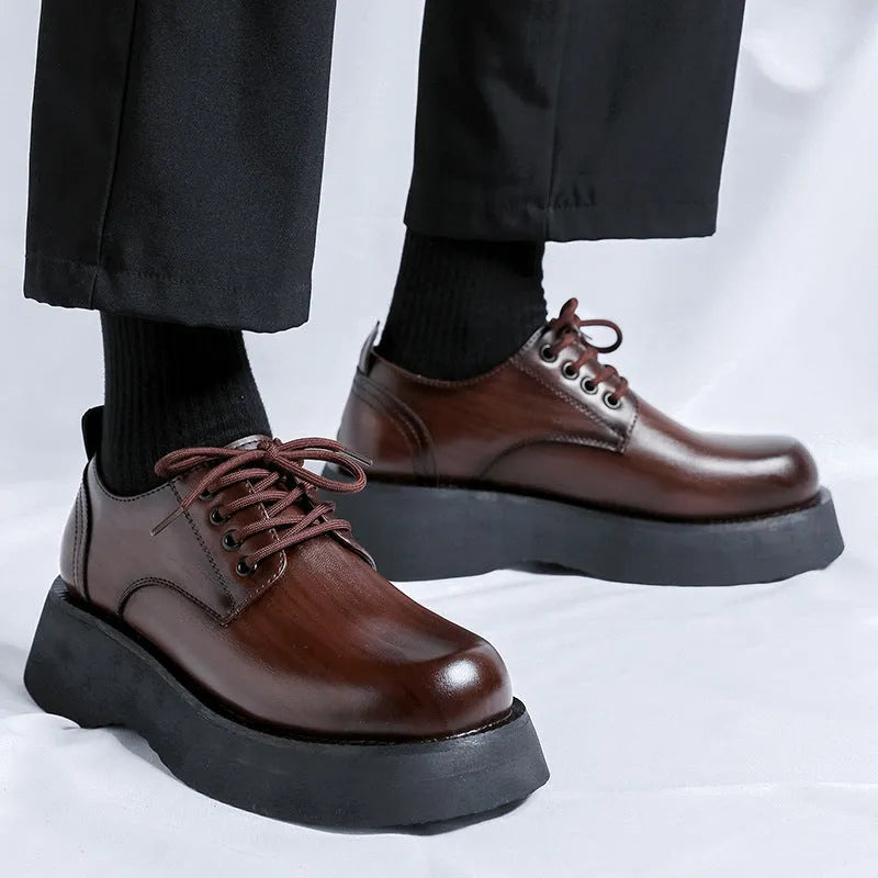Men's low-top cowhide leather shoes in black with leather toe cap and patchwork detail